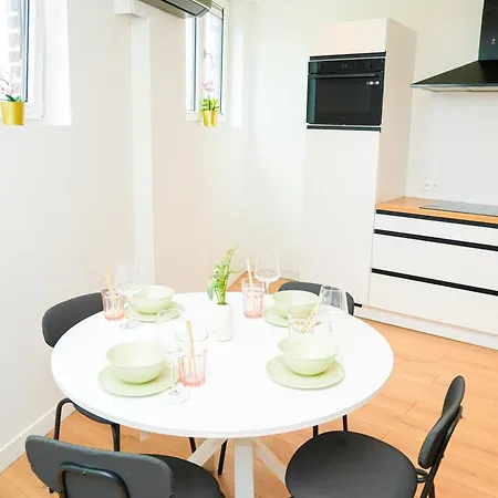 Modern 1br & 1lr Next To Center خنت