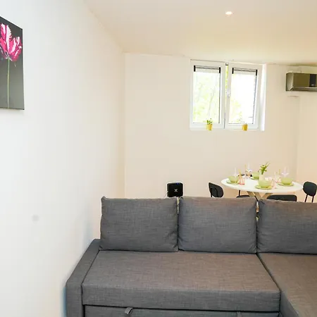 Modern 1br & 1lr Next To Center * خنت