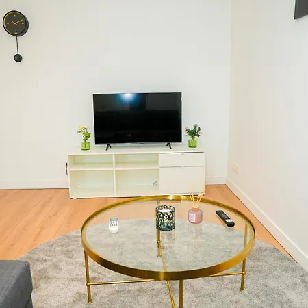 Modern 1br & 1lr Next To Center شقة خنت